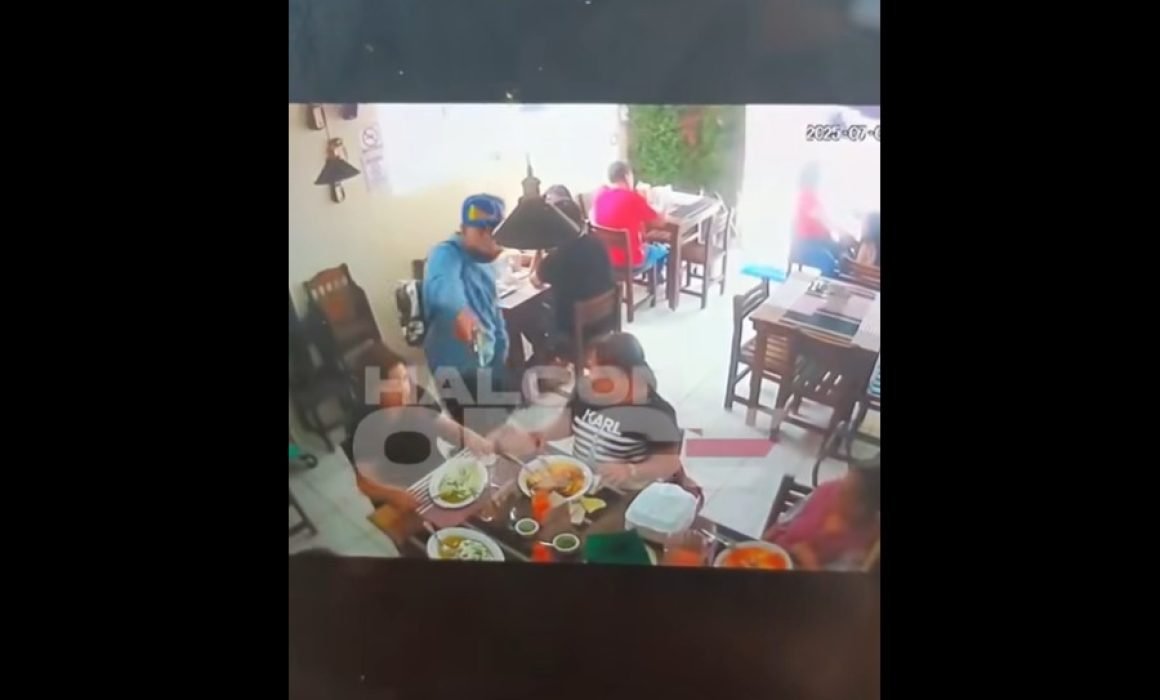Captan a delincuentes atracando en cocina económica de Coacalco