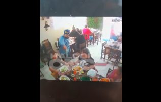 Captan a delincuentes atracando en cocina económica de Coacalco