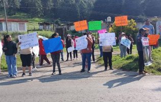 Bloquean carretera Santiago – Chalma familiares de menores desaparecidos