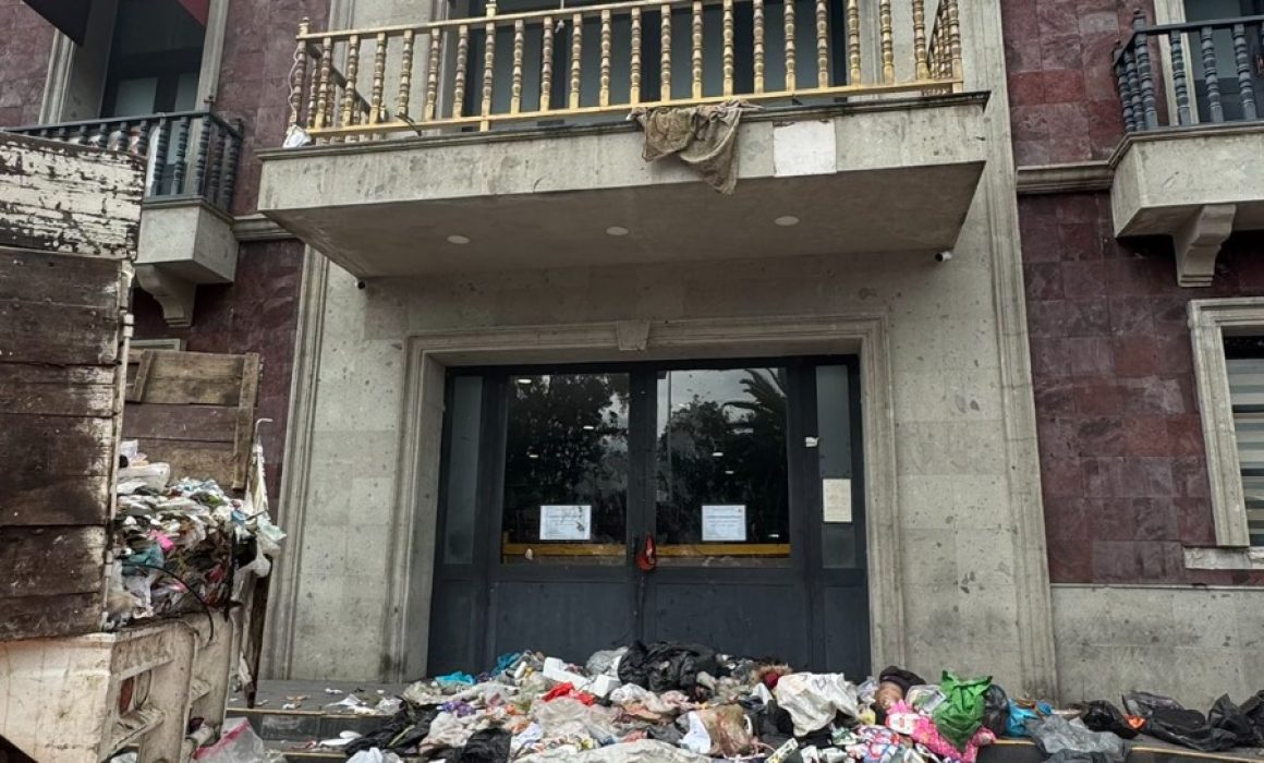 Bloquean recolectores de basura Palacio Municipal de Ixtapaluca