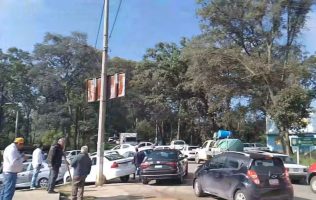 Bloquean taxistas Villa del Carbón y exigen seguridad y vialidades ya