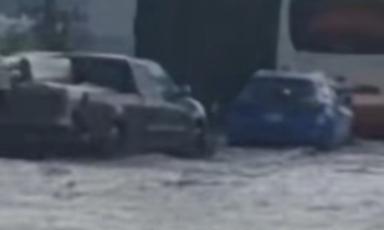 Se registran inundaciones y cierre de vialidades en Chalco por lluvia