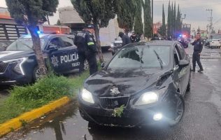 Capturan a dos masculinos en persecución en el municipio de Toluca
