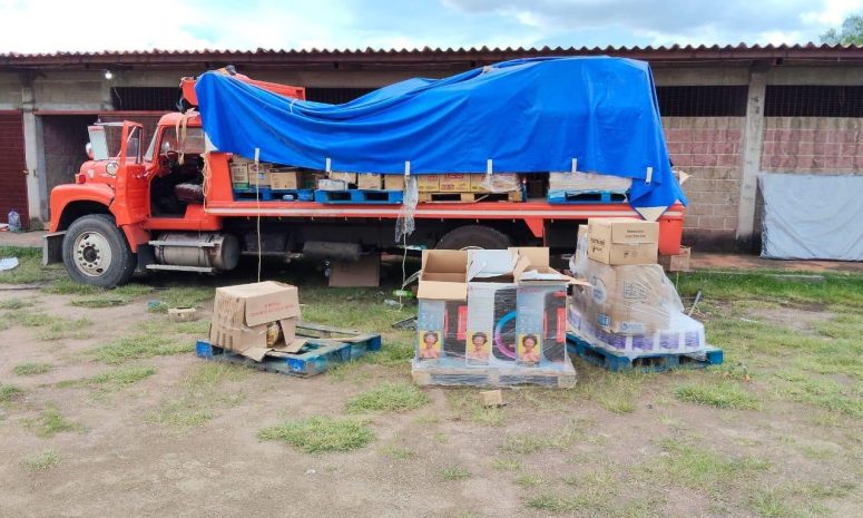 Catean domicilio en Otumba: recuperan vehículos y mercancía