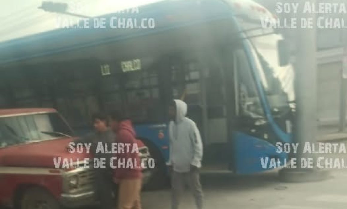 Choca Trolebús contra un poste electrico en Chalco