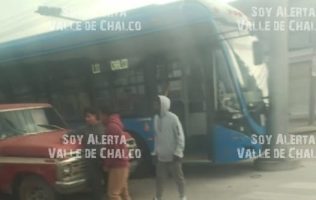 Choca Trolebús contra un poste electrico en Chalco