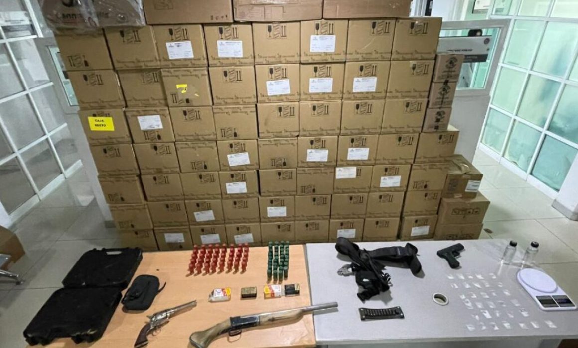 Con posesión de armas y droga la FGJEM captura a 3 sujetos