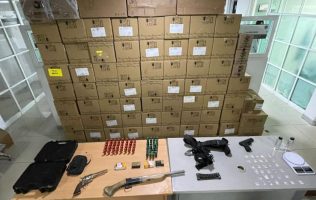 Con posesión de armas y droga la FGJEM captura a 3 sujetos