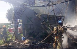 Consume fuerte incendio bodega de 50 metros en Zumpango