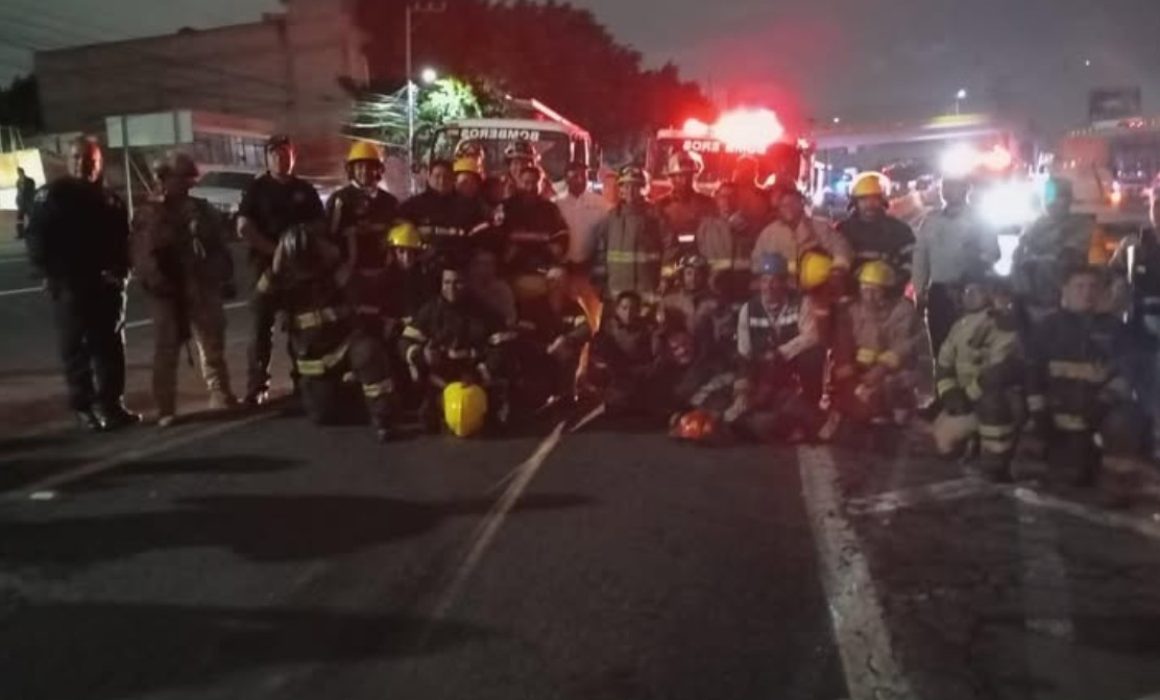 Controlan con éxito quema de pipa en la México-Pachuca