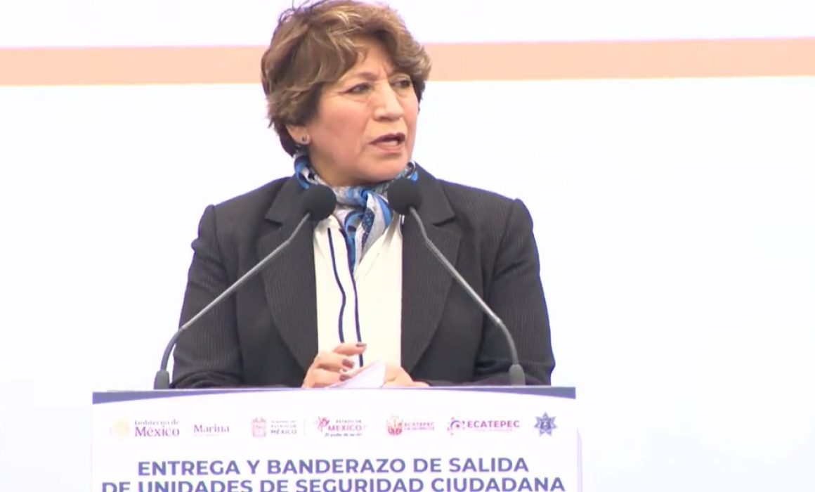 Delfina Gómez entrega patrullas en Ecatepec