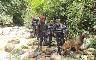 Descubren dos cadáveres al fondo de una barranca en Ixtapan de la Sal