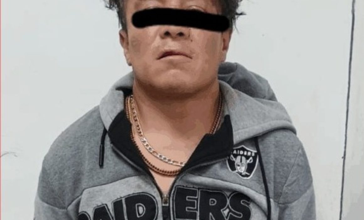 Detienen a masculino por presuntamente apuñalar a su madre en Neza