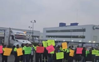 Emprenden manifestaciones nuevamente empleados de Alpura