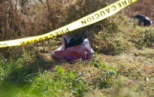 Encuentran a 2 jovencitos con el ‘tiro de gracia’ en Amecameca