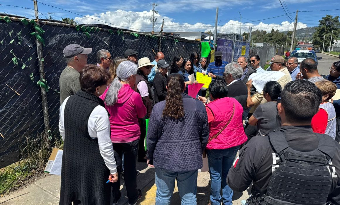 Exigen detener obra sin permisos en Toluca