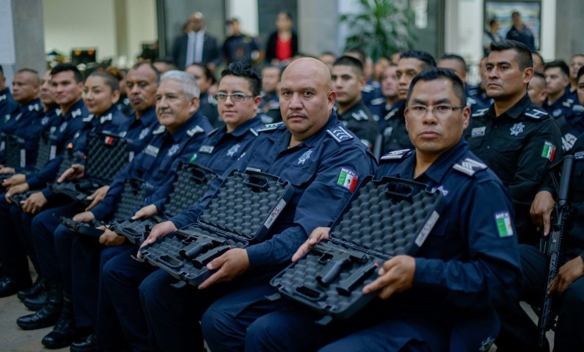 Fortalecen seguridad en Atizapán con nuevo equipo táctico para policías