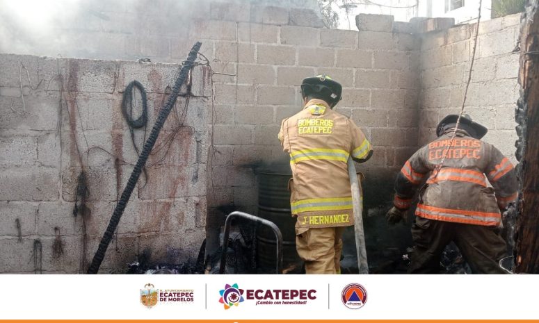 Sofocan incendio en Ecatepec en casa con madera almacenada