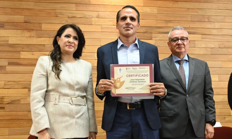 Certifican a 55 burócratas mexiquenses para una mejor atención