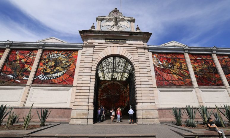 Celebra Cosmovitral 45 años de historia viva