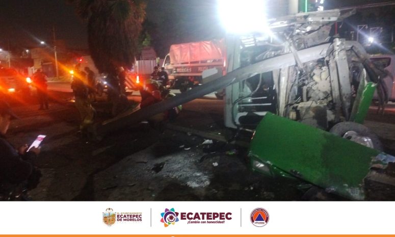 Se registra volcadura por exceso de velocidad