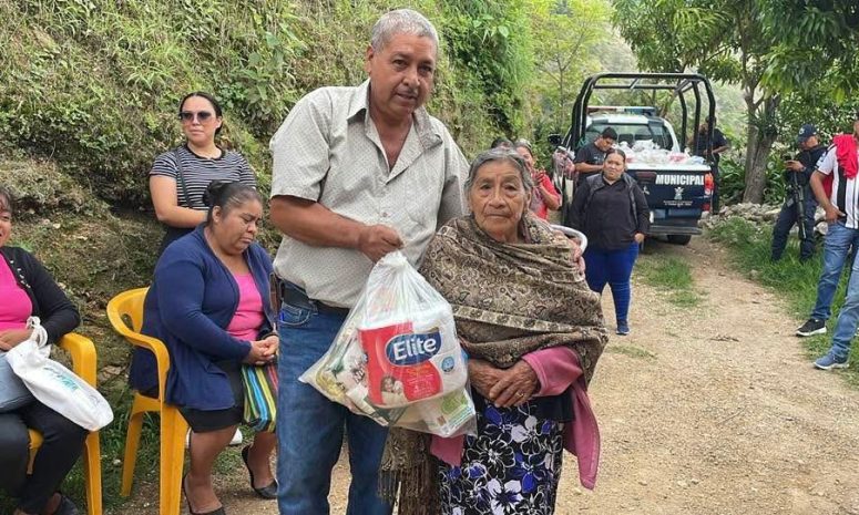 Fomentan el bienestar social con entrega de despensas en Tlatlaya