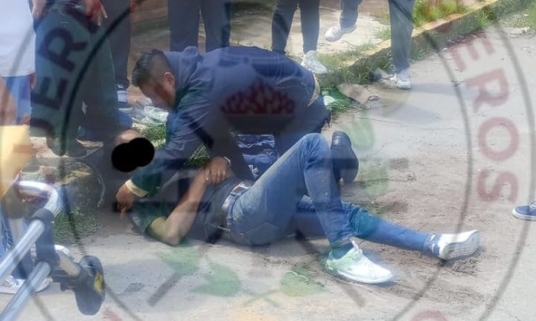 Derrapa motociclista en Zumpango: fue trasladado al hospital