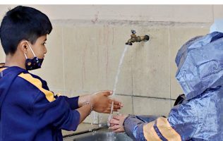 Incumplen orden judicial y entregan poca agua a alumnos de Ecatepec