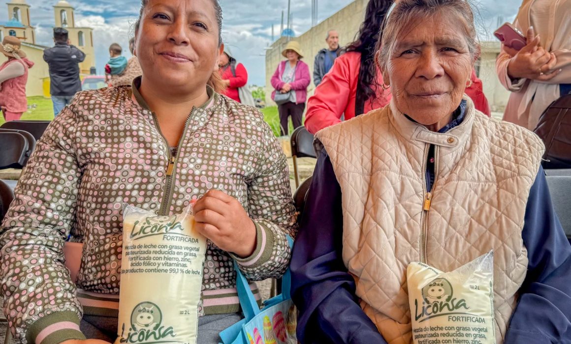 Inaugura Erika Olea nueva Lechería en Tlacomulco