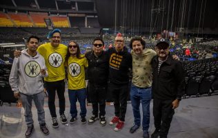 Celebran Los Estrambóticos caminar al éxito por ninguna parte