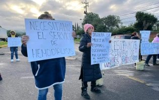 Cierran la México-Puebla pacientes del Hospital General de alta especialidad