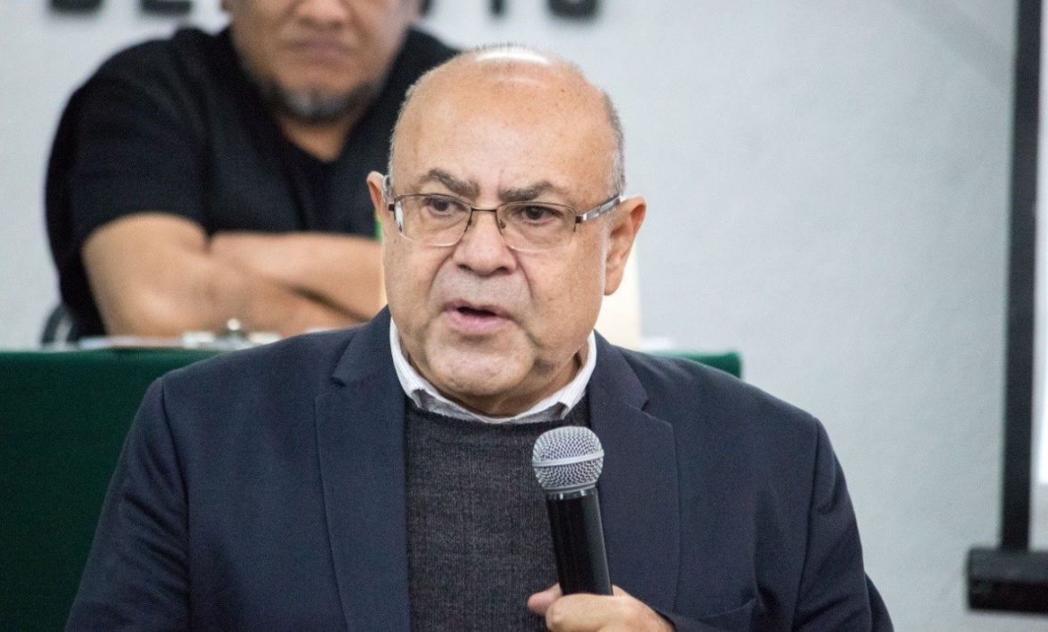 Mantiene Adolfo Cerqueda en la nómina a contralor sin estudios