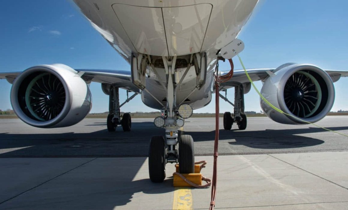 Muere hombre succionado por turbina de avión en aeropuerto de Italia