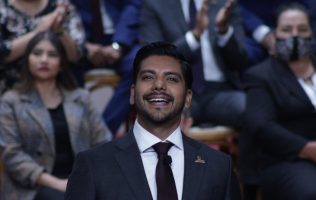 Olvida Adolfo Cerqueda la austeridad republicana en Neza