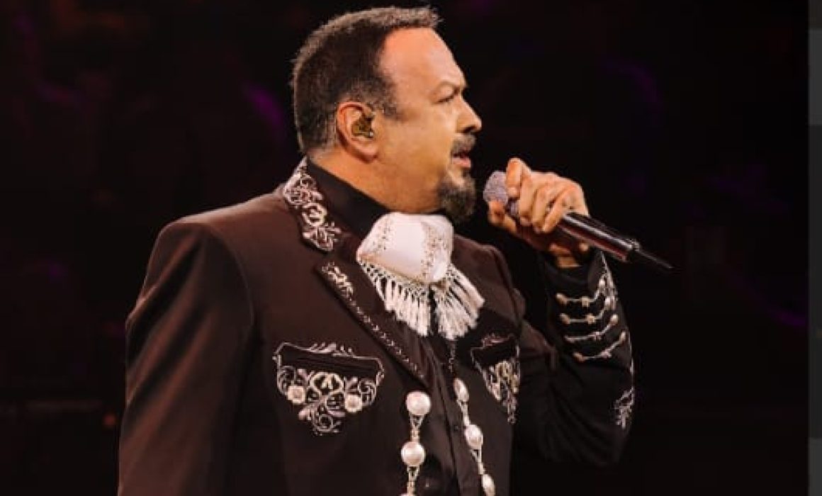 Pepe Aguilar se solidariza con migrantes