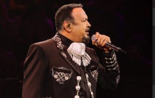 Pepe Aguilar se solidariza con migrantes