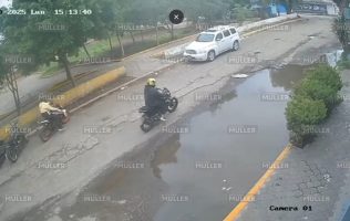 Roban motocicleta en Ecatepec