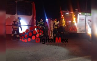 Se estrella motociclista contra camión de pasajeros en Almoloya de Juárez