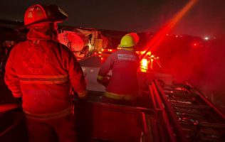 Se registra incendio en relleno sanitario de Bordo de Xochiaca