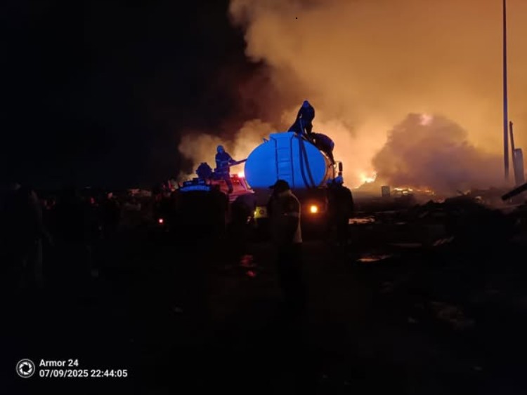 Se registra incendio en relleno sanitario de Bordo de Xochiaca
FOTO: Facebook, Protección Civil del Estado de México