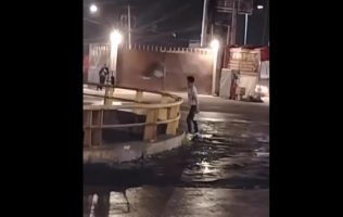 Sujeto arroja a perrito desde puente vehicular