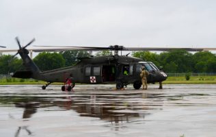 Superan las 100 muertes por inundaciones en Texas