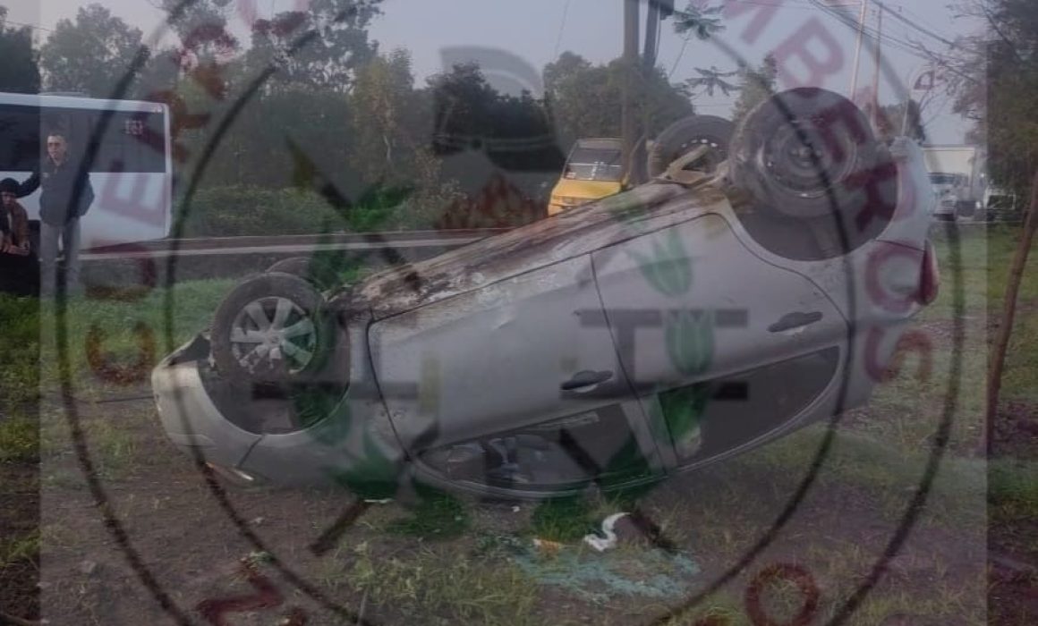 Termina auto volcado a la altura del Mexiquense