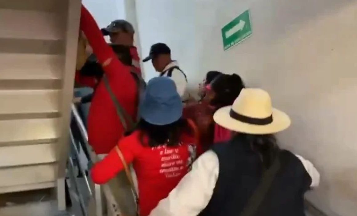 Toman instalaciones de la SEP