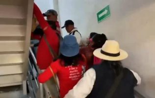 Toman instalaciones de la SEP