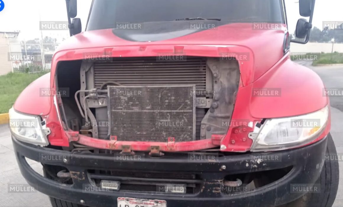 Tráiler embiste a mujer