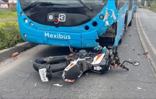Provoca accidente imprudencia de motociclista en Ecatepec