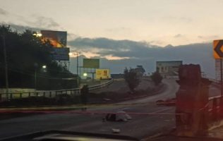 Derrapa motociclista en Paseo Tollocan y muere