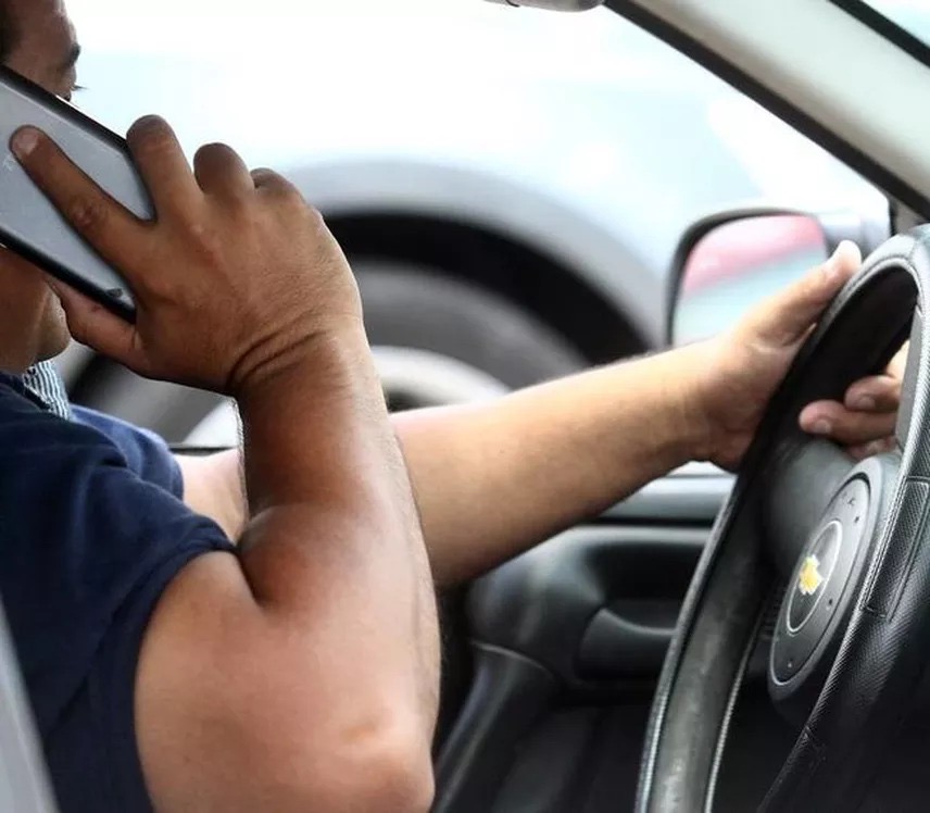 Denuncian a conductor de Zumpango por circular con movil en mano ...