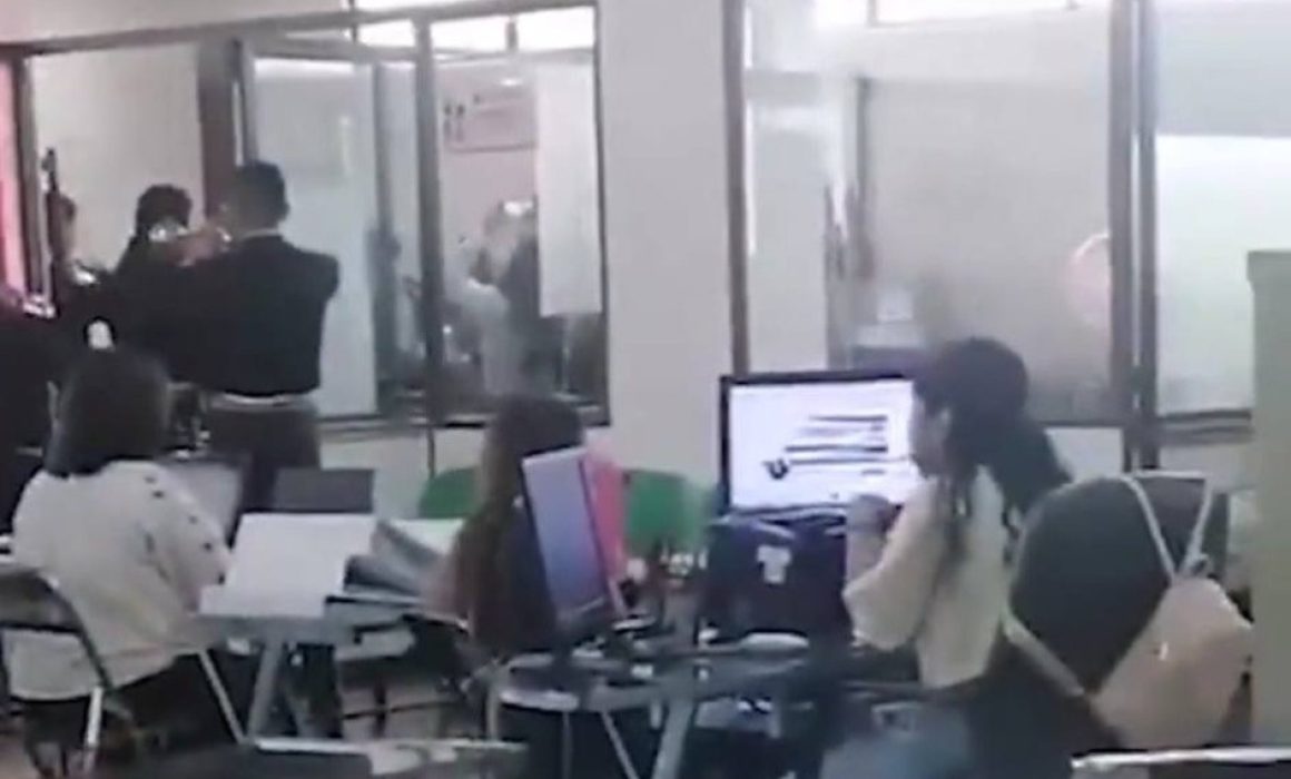 Descubren madres buscadoras fiesta con mariachis en Ayuntamiento de Ecatepec